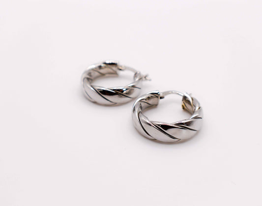 Italian Twisted Texture Silver Hoop Earrings – Elegant Women’s Jewelry
