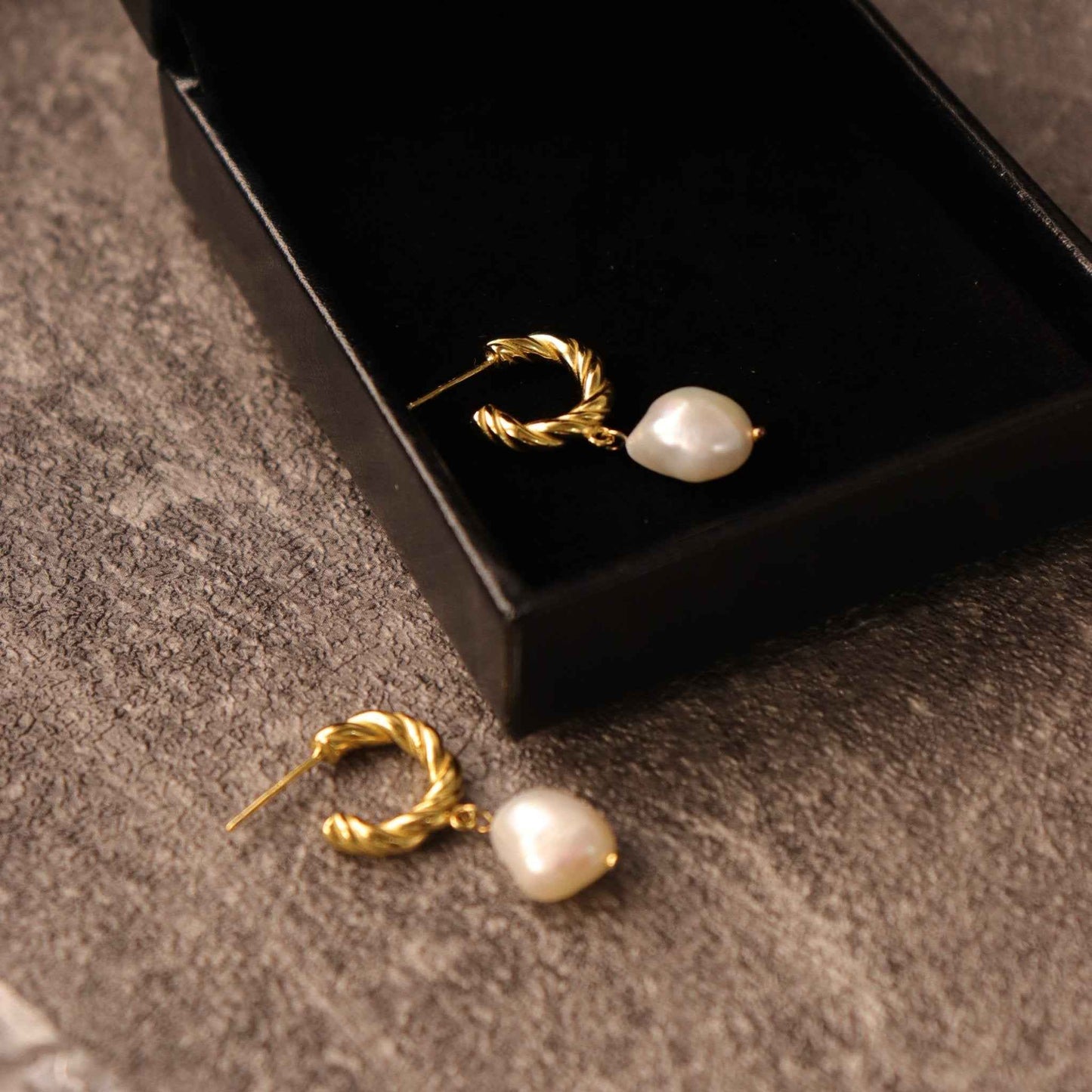 LORRAINE FAURE PEARL EARRINGS