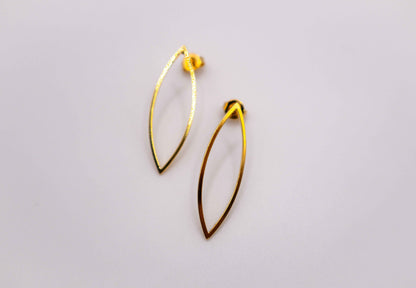 Golden Leaf Elegance Earrings – Elegant Gold Leaf Drop Jewelry