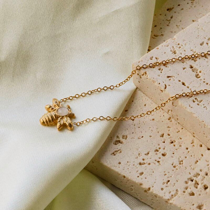 DIANNE BEE NECKLACE