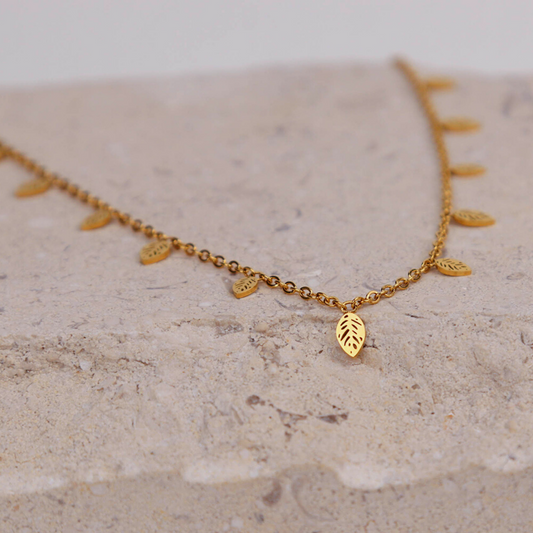 COLLIER CAROLINE FAVREAU