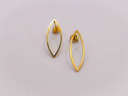 Golden Leaf Elegance Earrings – Elegant Gold Leaf Drop Jewelry