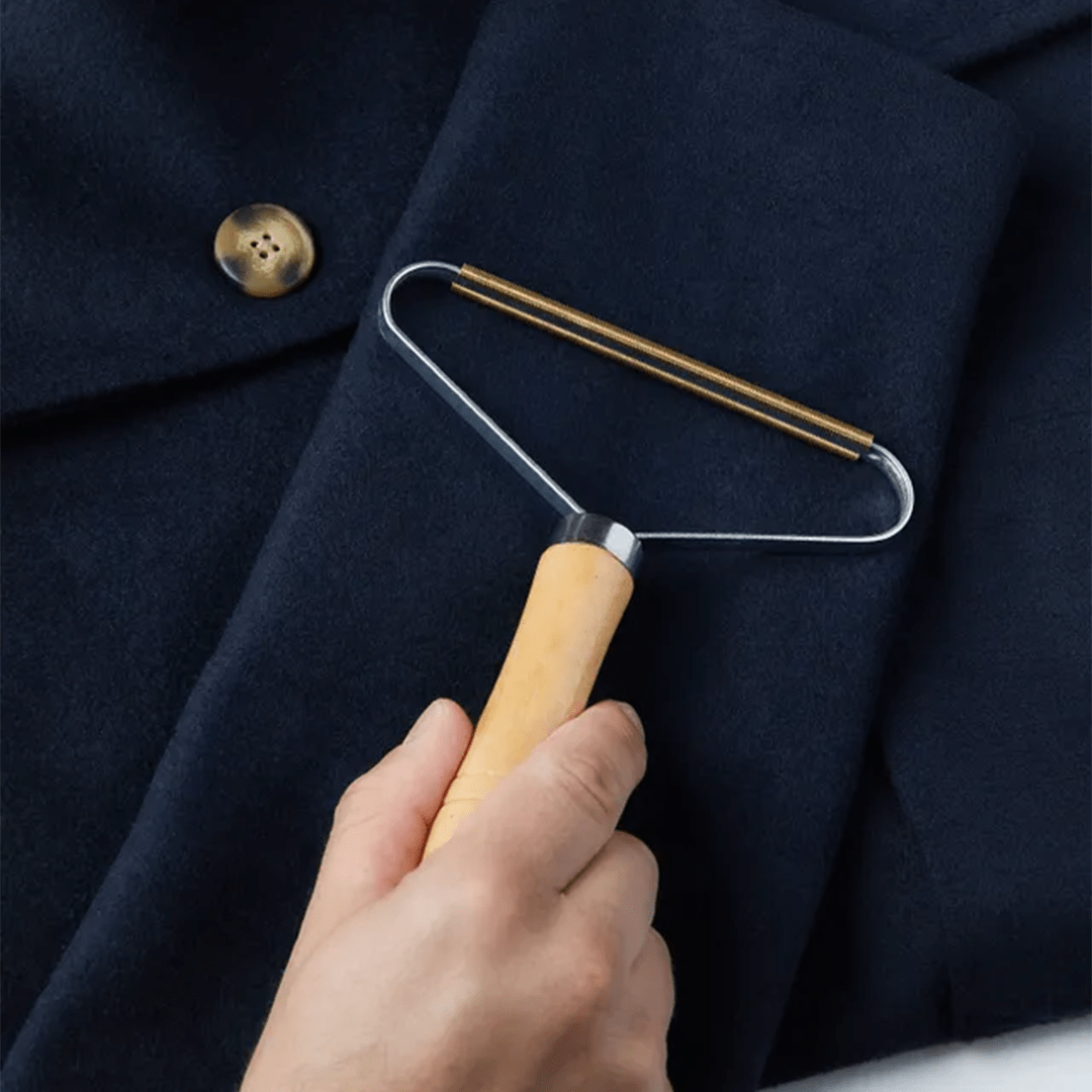 Effective Pet Hair Lint Remover made from Beech Wood- Eco-Friendly & Reusable - Lolomo!