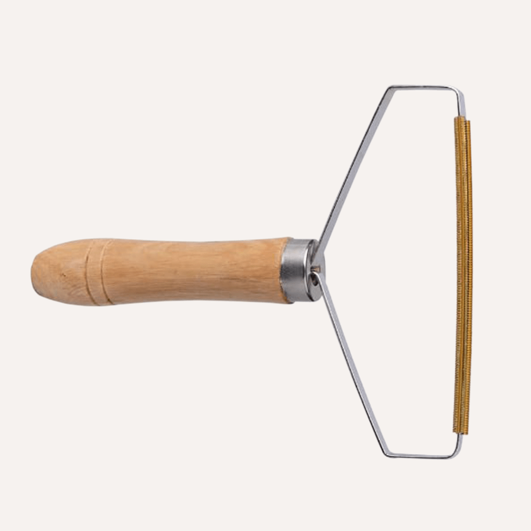 Effective Pet Hair Lint Remover made from Beech Wood- Eco-Friendly & Reusable - Lolomo!