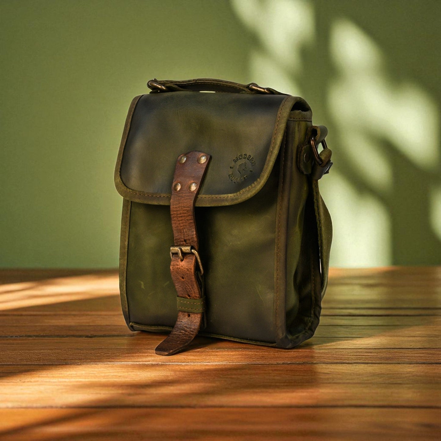Petit sac cartable en cuir de bovin - Olive