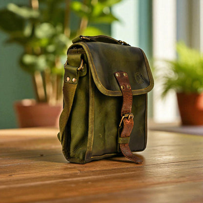Petit sac cartable en cuir de bovin - Olive
