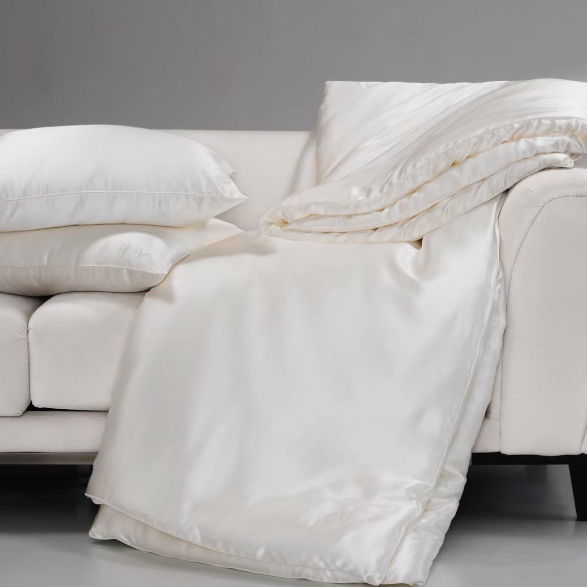 Silk Filled Comforter with Silk Shell by La Seta
