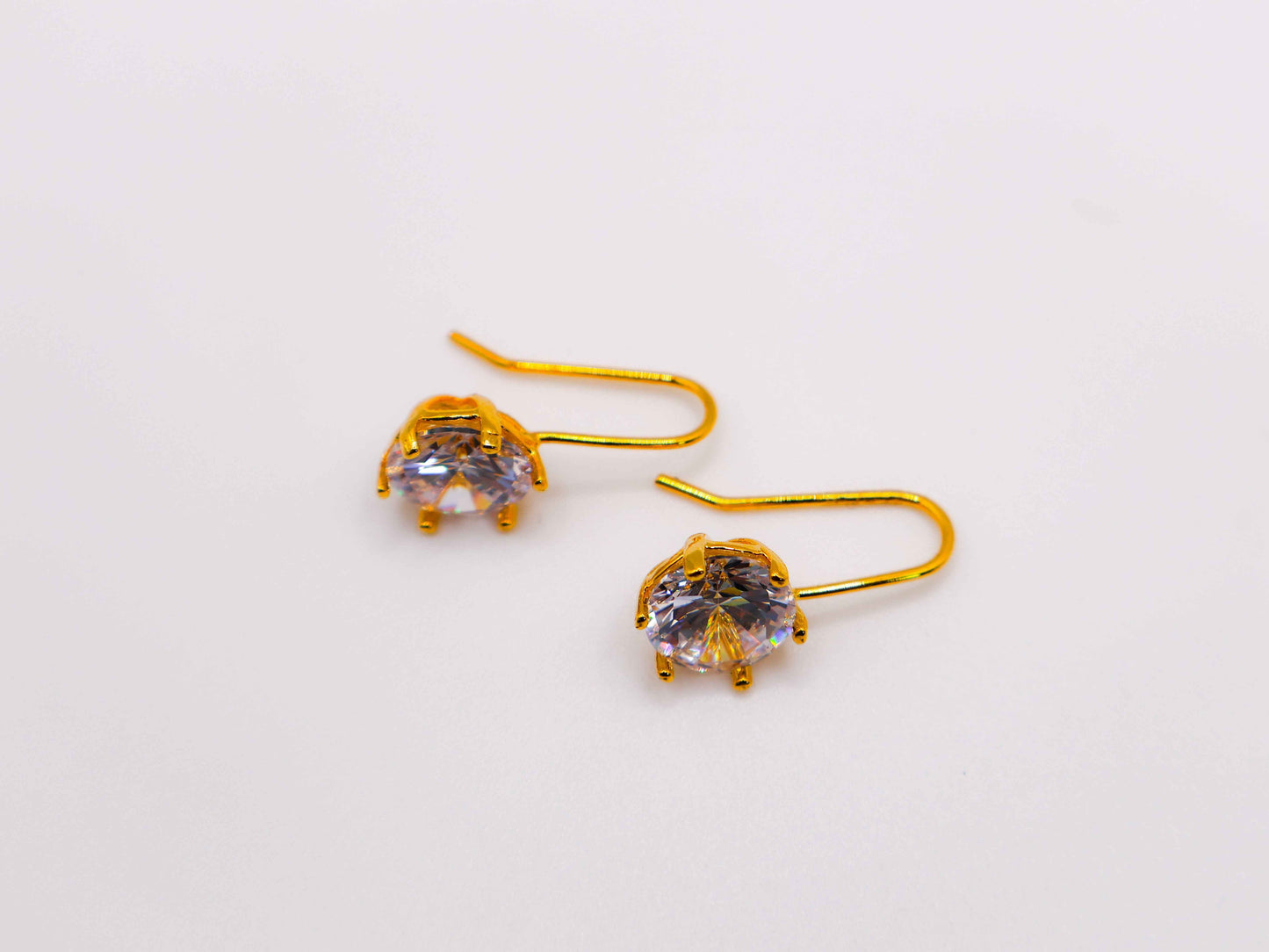 Elegant Golden Sparkle Drops – Luxurious Gold-Plated Earrings