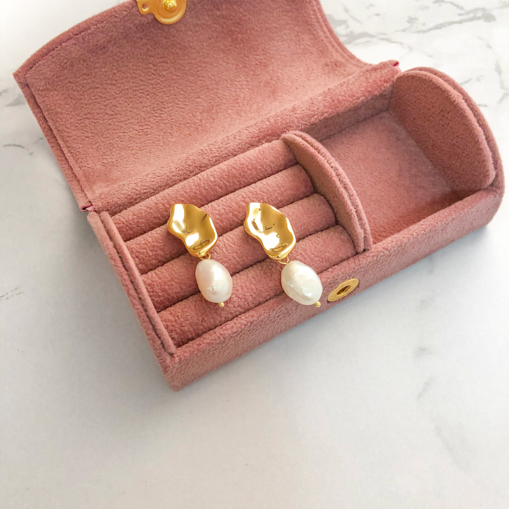 CLAIRE PEARL EARRINGS