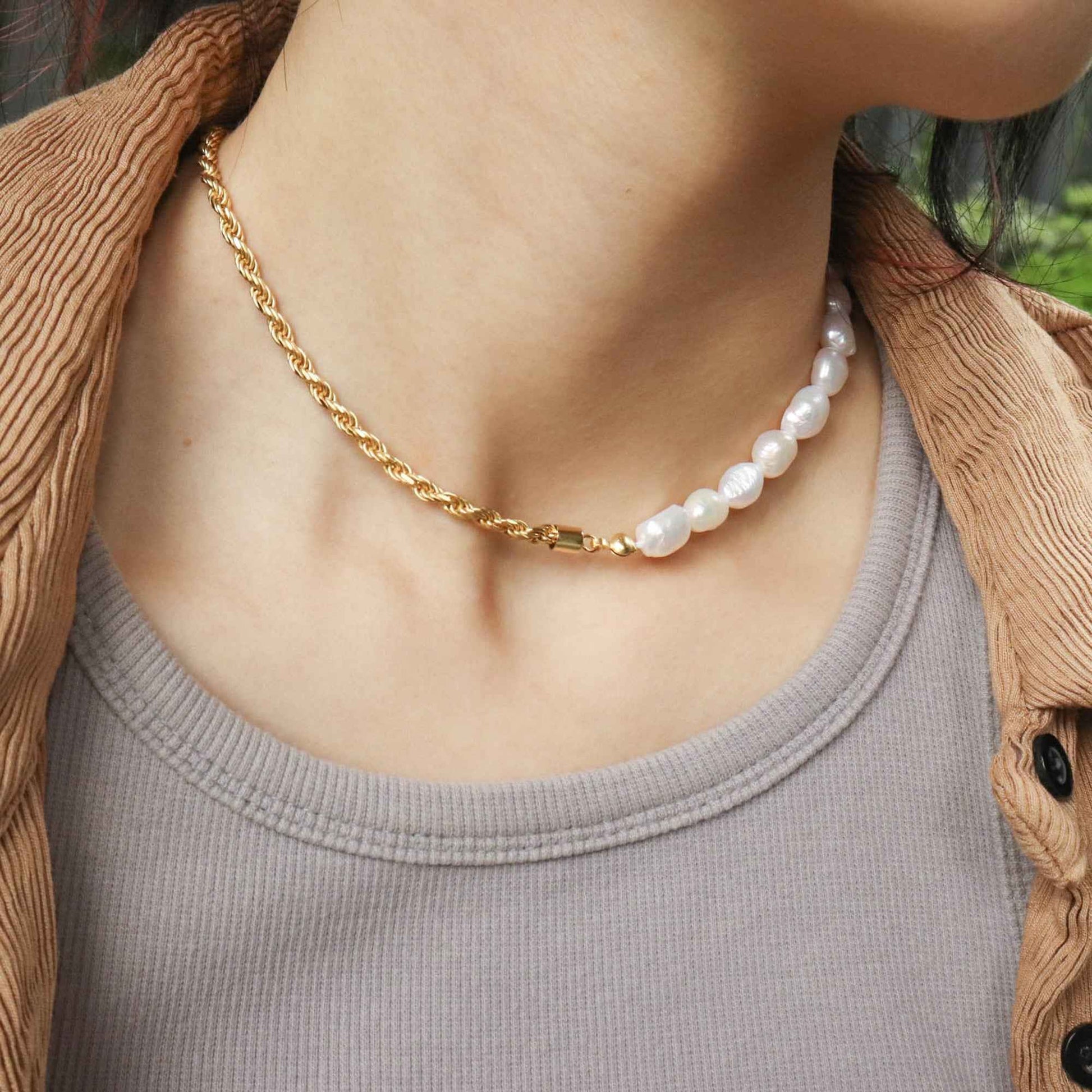 CLARICA PEARL NECKLACE