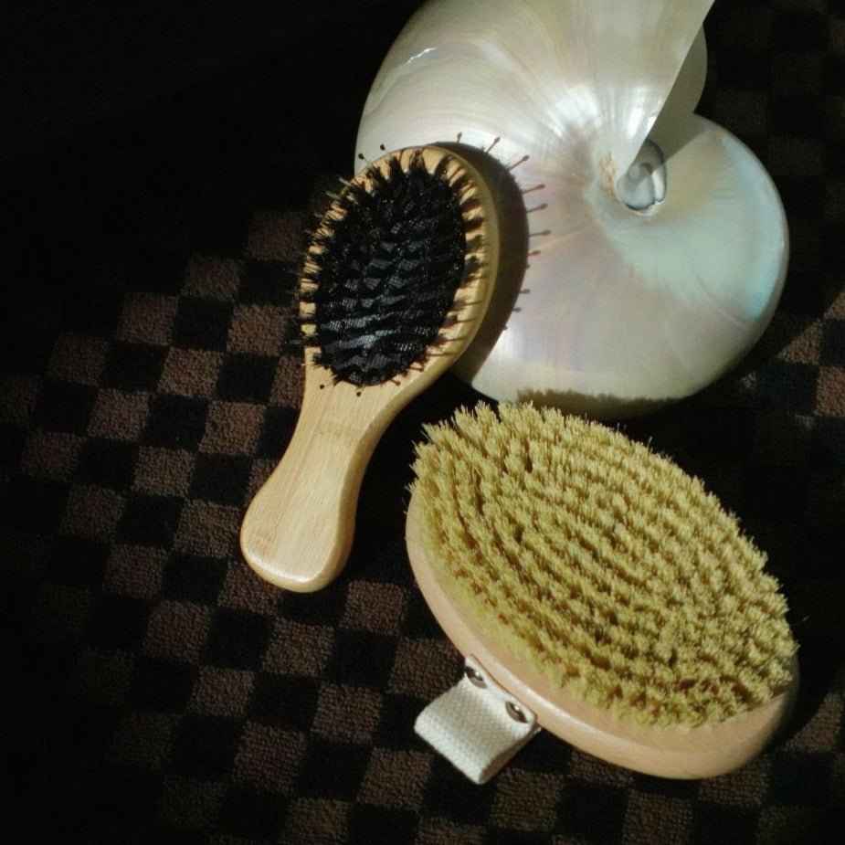 Bamboo Dry Brush for Body – Exfoliate & Improve Circulation