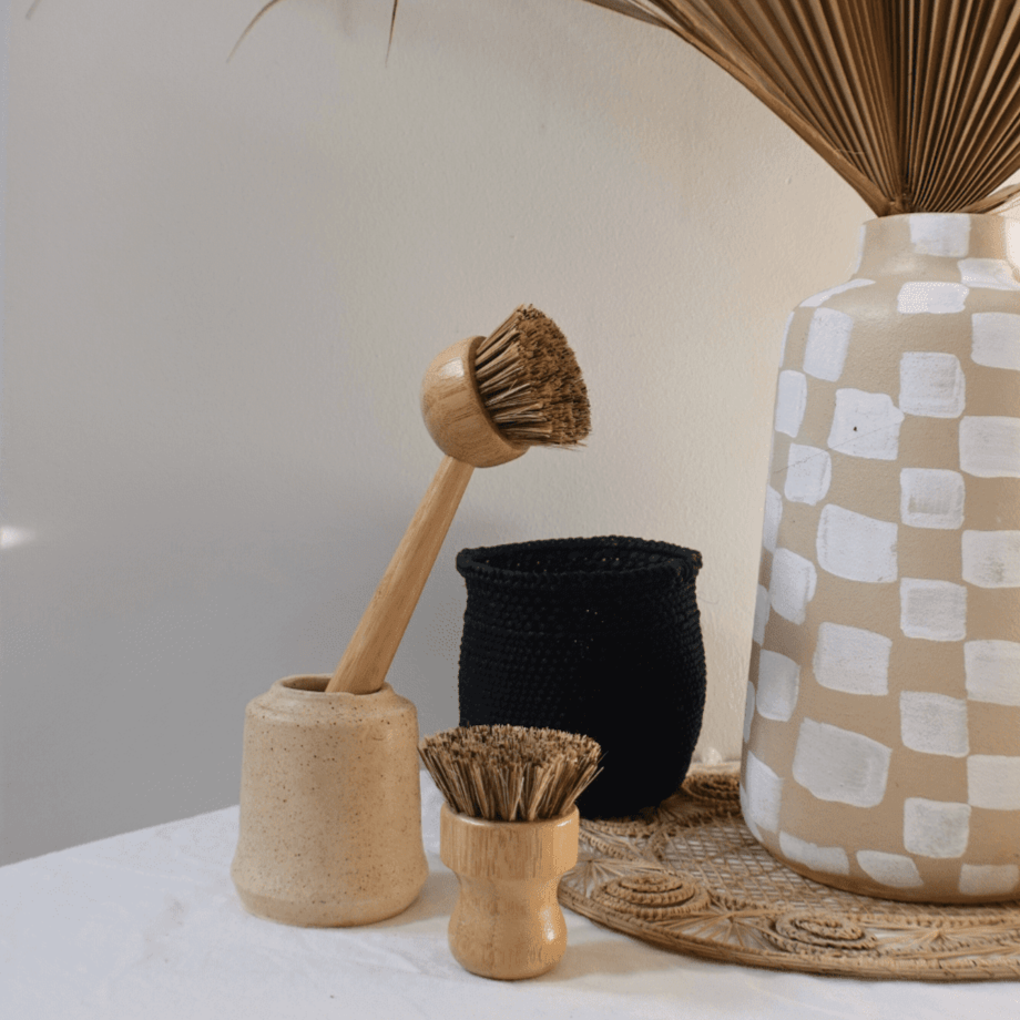 Eco-Friendly Bamboo Dishwashing Brush with Handle - Palm Fiber Bristles - Lolomo!