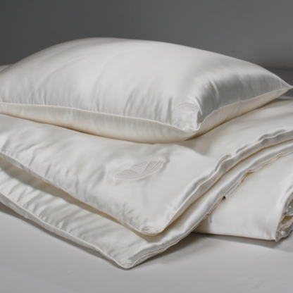 Silk Filled Comforter with Silk Shell by La Seta - Lolomo!