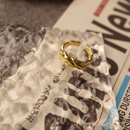 ELISE CHARM GOLD RING - Lolomo!