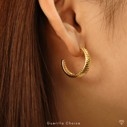 LA ELYSE GOLD EARRINGS - Lolomo!