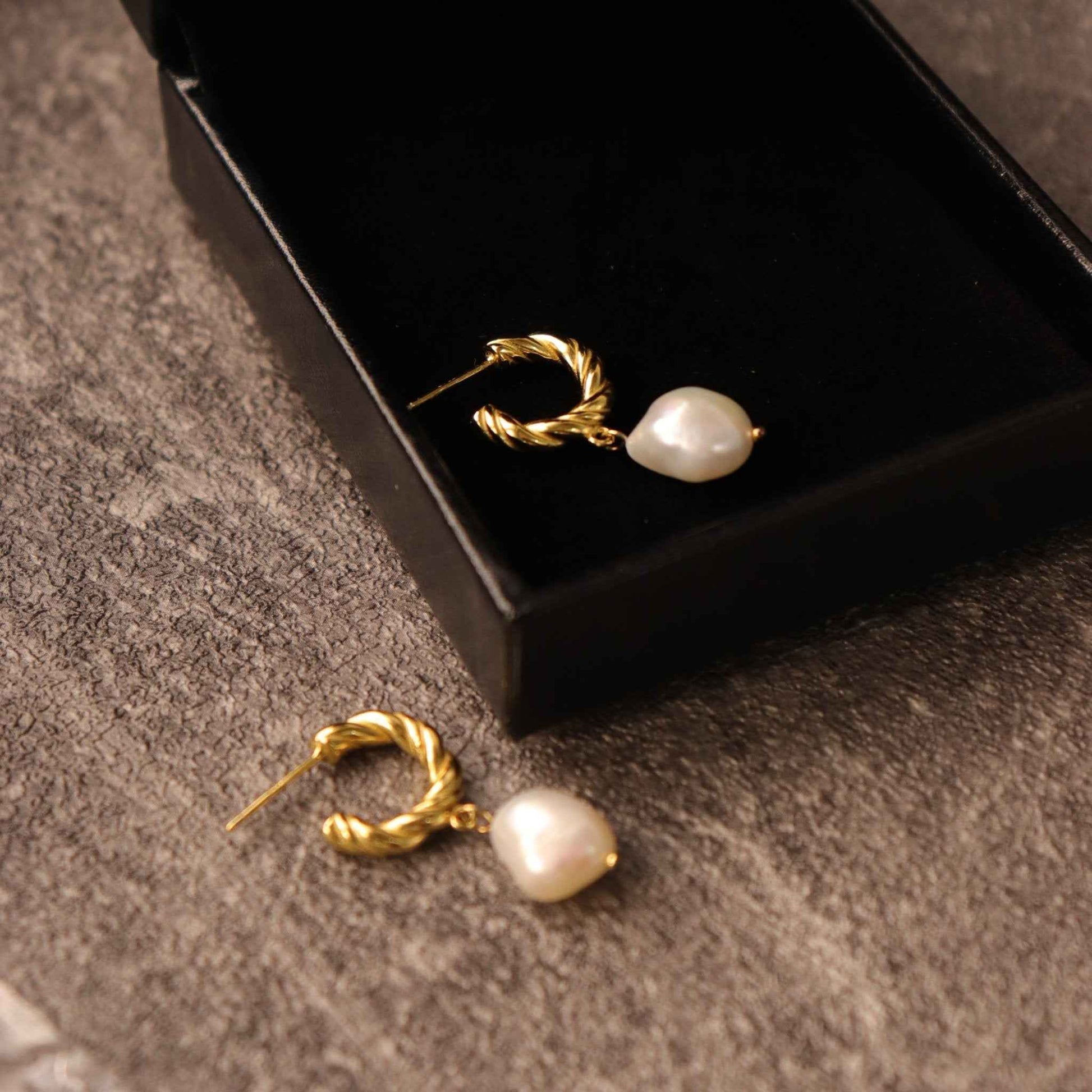LORRAINE FAURE PEARL EARRINGS