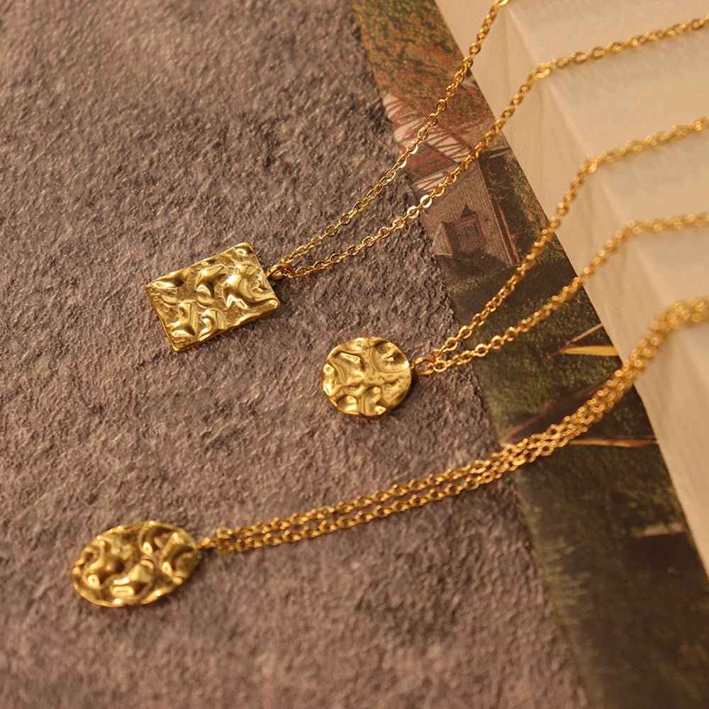 L’Ovale Doré Necklace