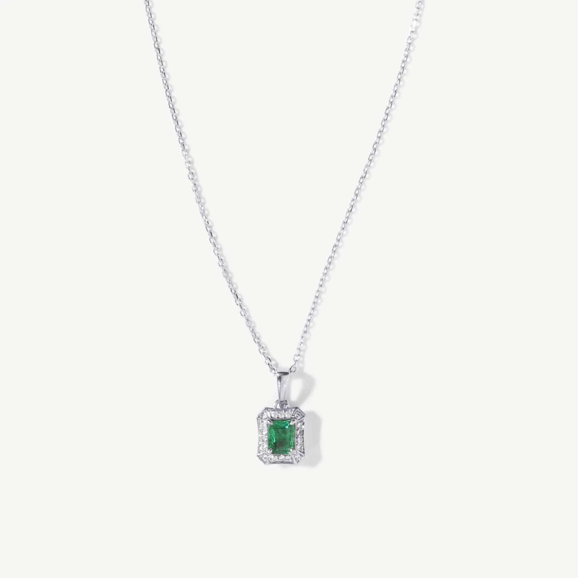 Lumière 18 Carat White Gold Emerald Necklace - Lolomo!