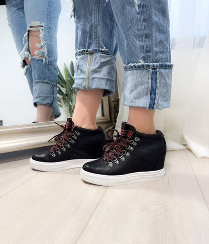 Tibi Sneaker in Black